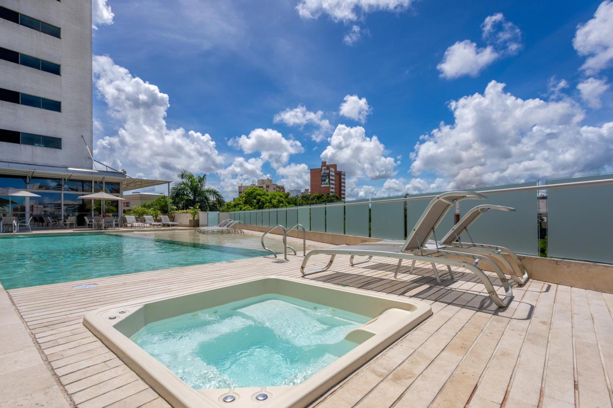 Estelar Alto Prado Barranquilla  Exterior photo Rooftop pool